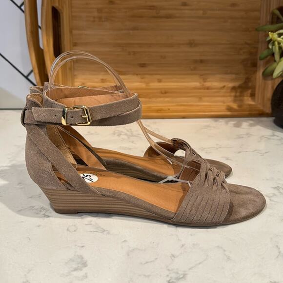 Seychelles Sincere mini Wedge Sandal Taupe suede bohemian chic classic size 7.5 - Picture 1 of 11